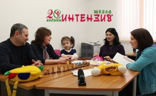 Интервю с родителите и преподавателката на Анита Кавалджиева – малката ученичка с големи познания по английски език